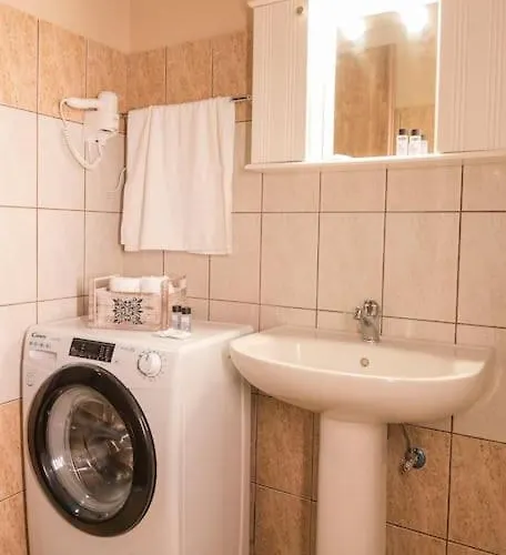 Lydia's House إيبسوس