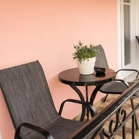 Lydia's House アパート *